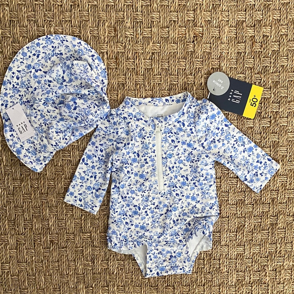 NWT GAP Blue and White Floral Baby Rash Guard Set